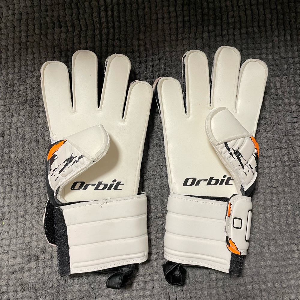 Soccer gloves